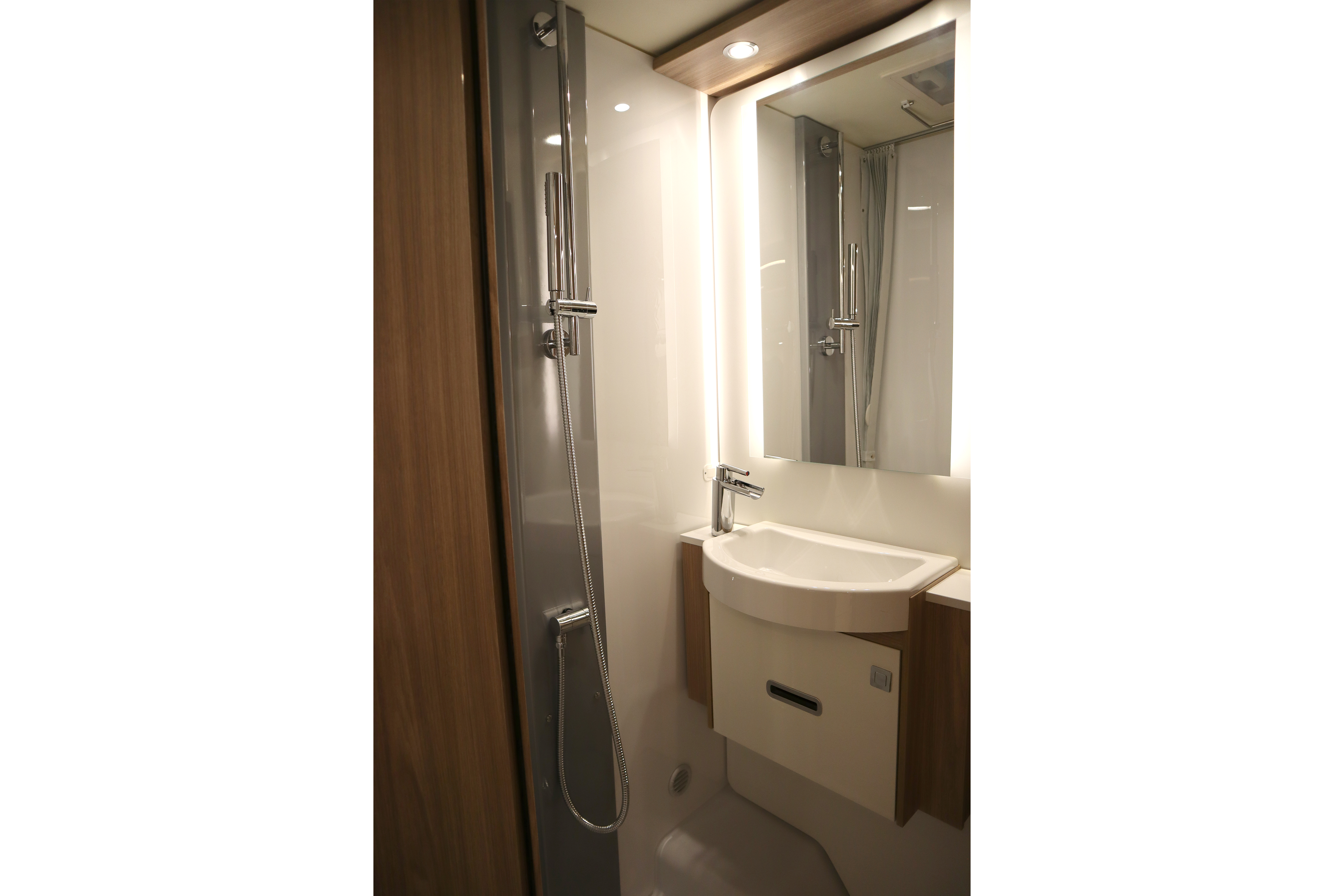 Vadstena Husbil Burstner 690 Limited (int12)